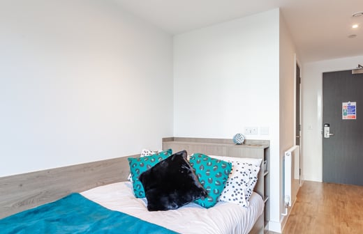 Bronze En Suite